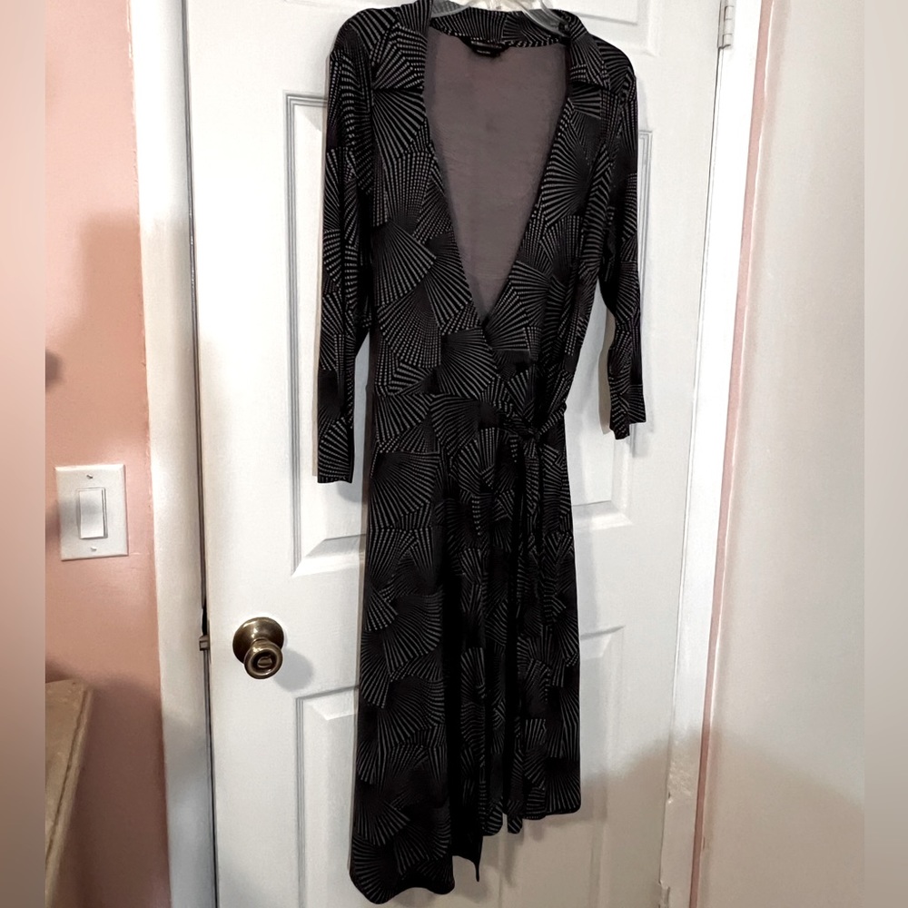 BCBG sexy deep V Wrap Dress black/white size L
